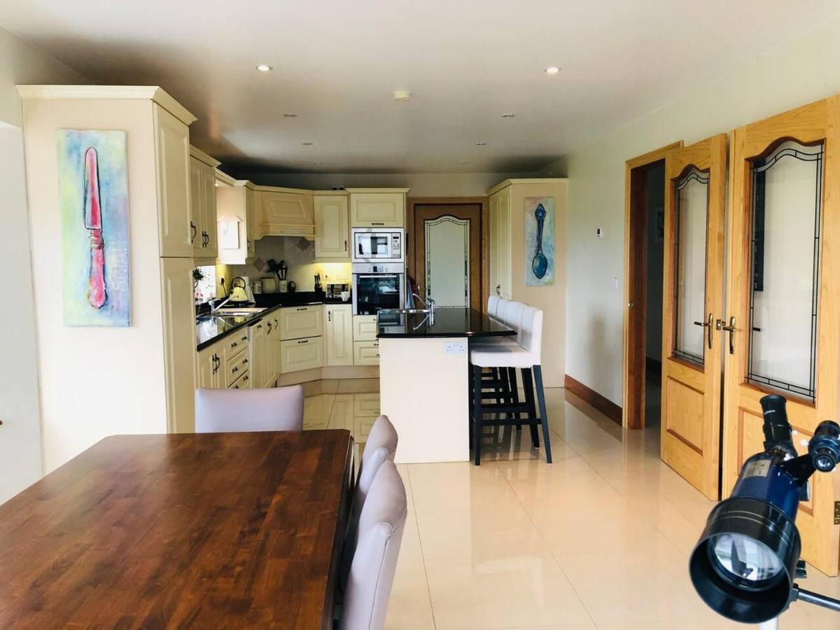 Connemara. 3 Bedroom, 8 Bed, Holiday Home Голуэй Экстерьер фото
